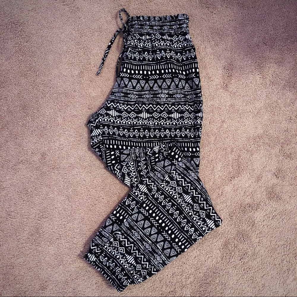 Black & White Patterned Boho Pants- Size Medium!